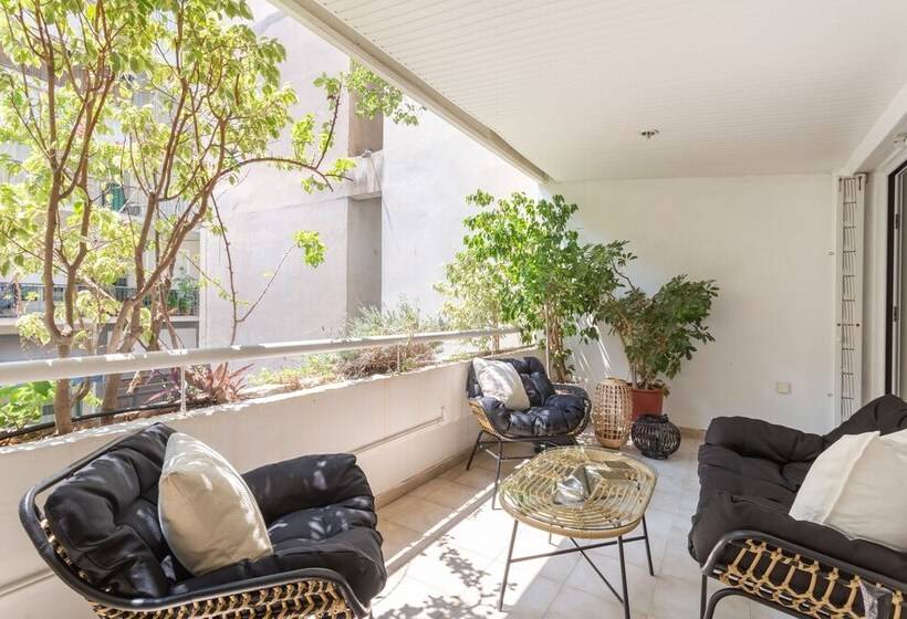 Fresh Detailed Stylish Apartment At Acropolis