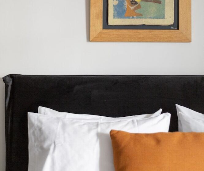 Fresh Detailed Stylish Apartment At Acropolis