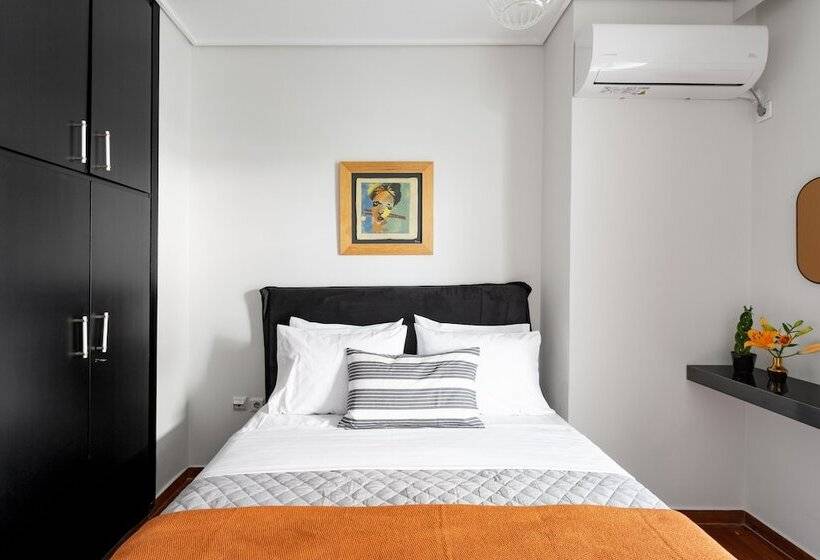 Fresh Detailed Stylish Apartment At Acropolis