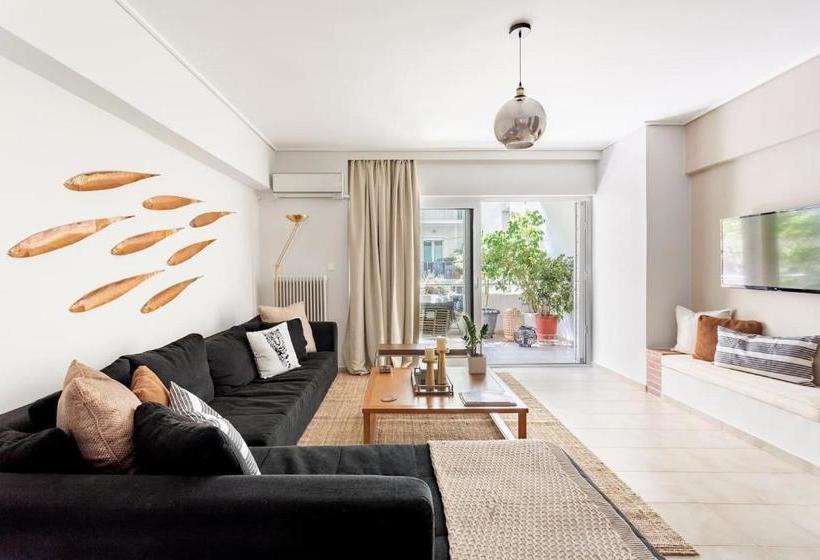 Fresh Detailed Stylish Apartment At Acropolis