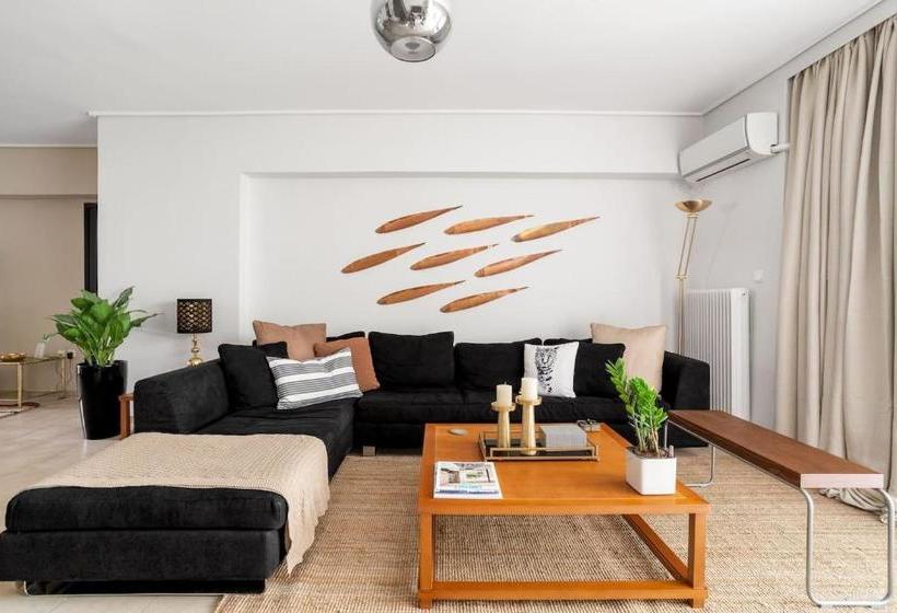 Fresh Detailed Stylish Apartment At Acropolis