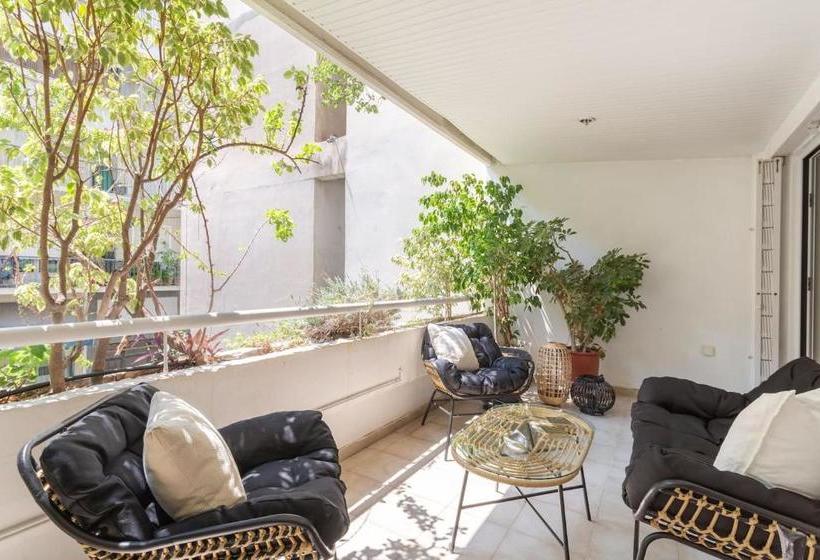 Fresh Detailed Stylish Apartment At Acropolis