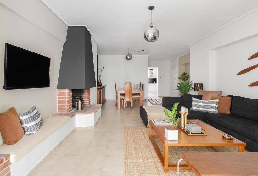 Fresh Detailed Stylish Apartment At Acropolis