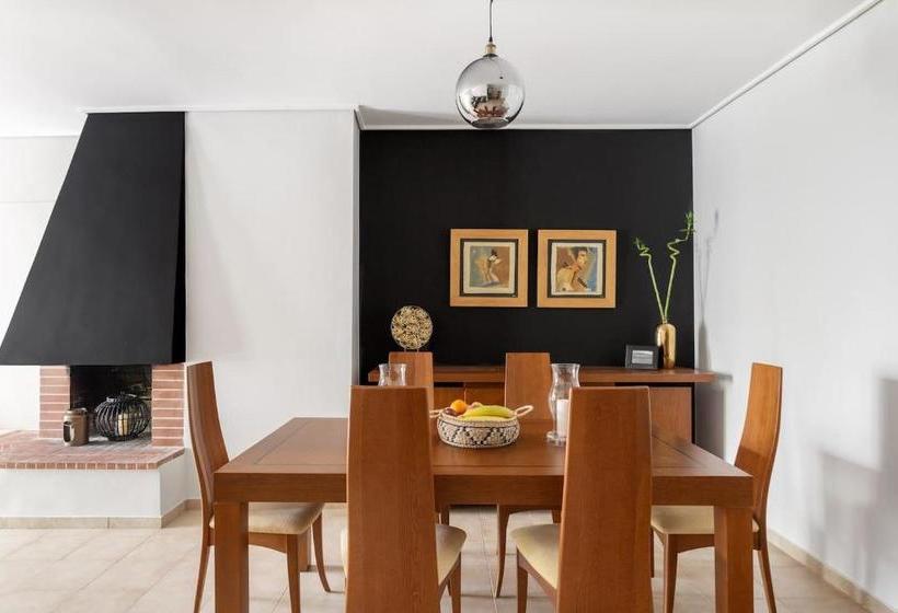 Fresh Detailed Stylish Apartment At Acropolis