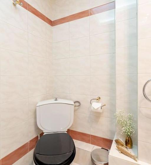 Fresh Detailed Stylish Apartment At Acropolis