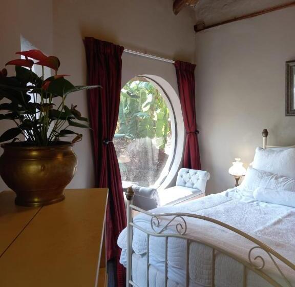 Отель Ascot Bush Lodge