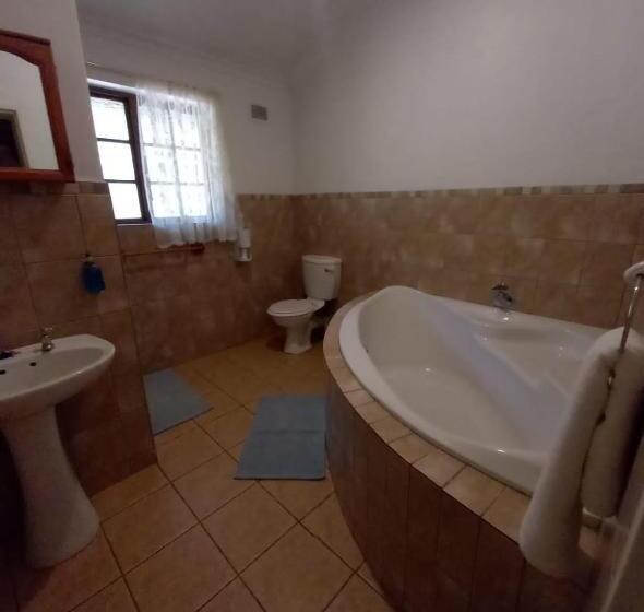 Отель Ascot Bush Lodge