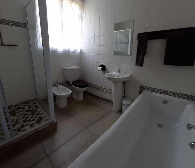 Отель Ascot Bush Lodge