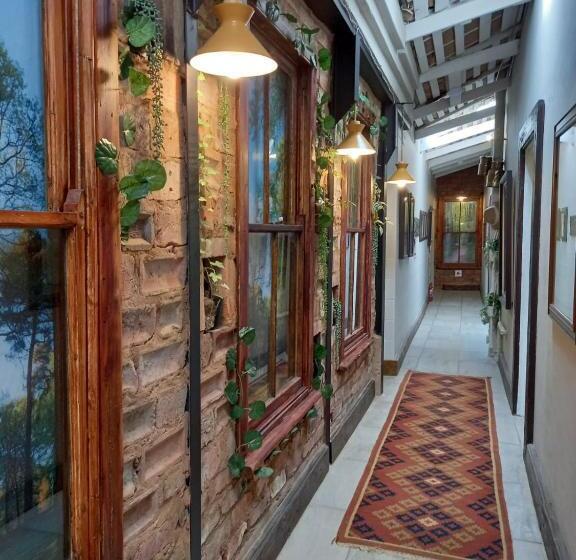 Отель Ascot Bush Lodge