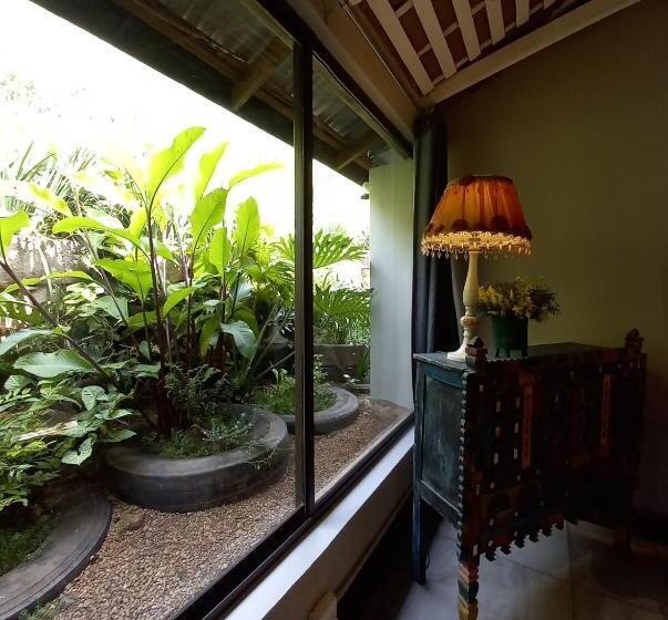 Отель Ascot Bush Lodge