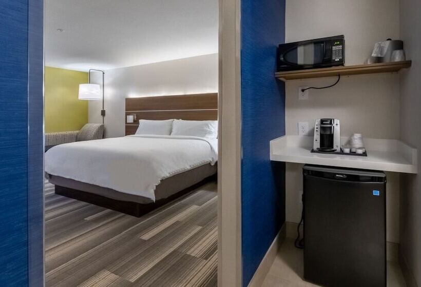 Отель Holiday Inn Express & Suites Marion, An Ihg