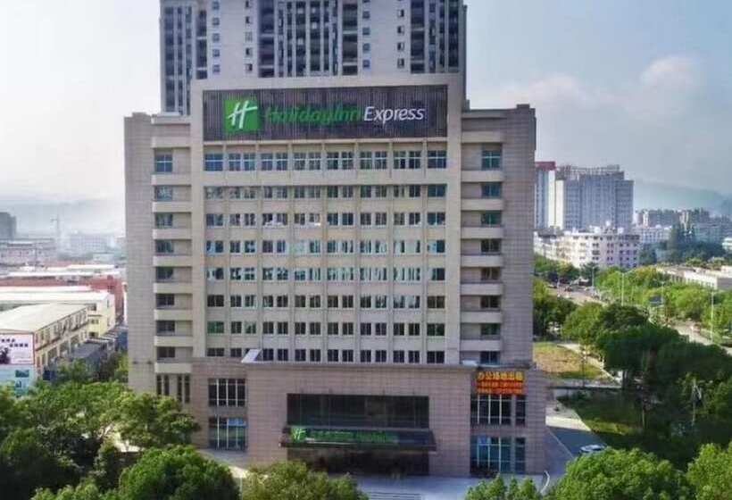 ホテル Holiday Inn Express Lishui City Center By Ihg
