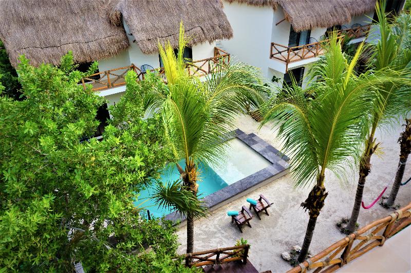 هتل La Puerta Azul Beachfront  Adults Only