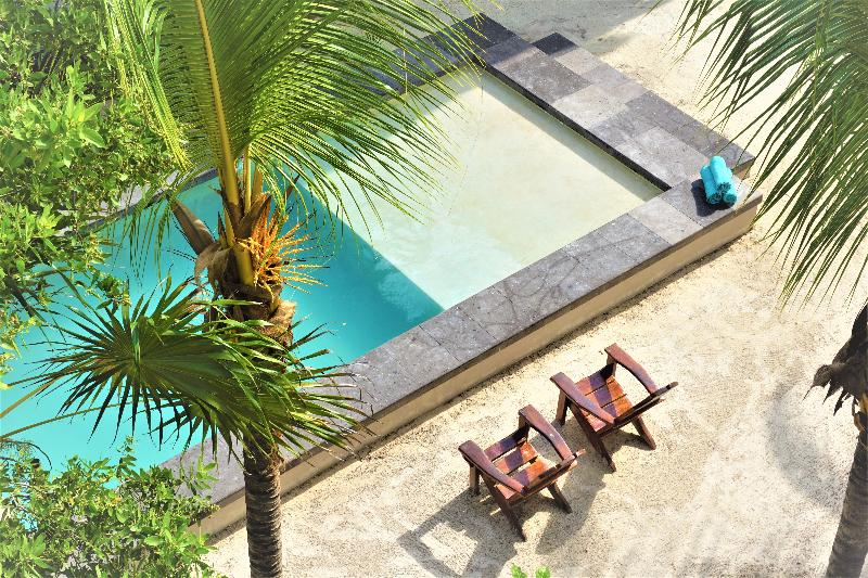 호텔 La Puerta Azul Beachfront Adults Only