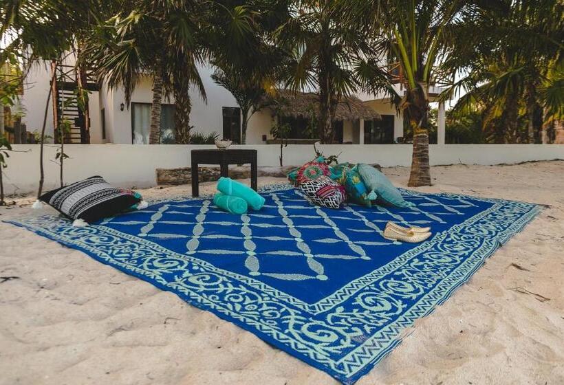 호텔 La Puerta Azul Beachfront Adults Only