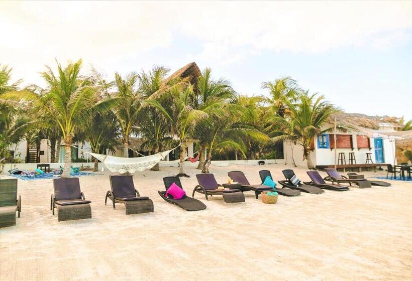 호텔 La Puerta Azul Beachfront Adults Only