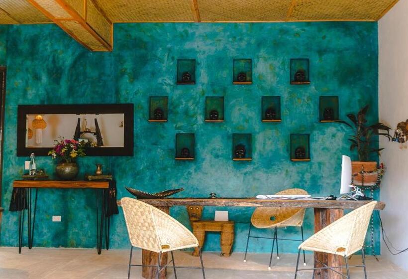 호텔 La Puerta Azul Beachfront Adults Only