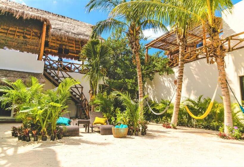 호텔 La Puerta Azul Beachfront Adults Only