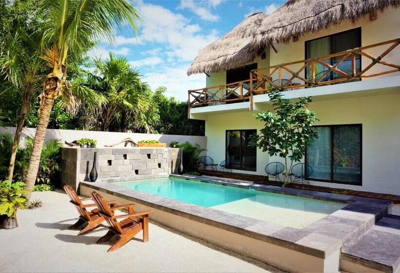 호텔 La Puerta Azul Beachfront Adults Only