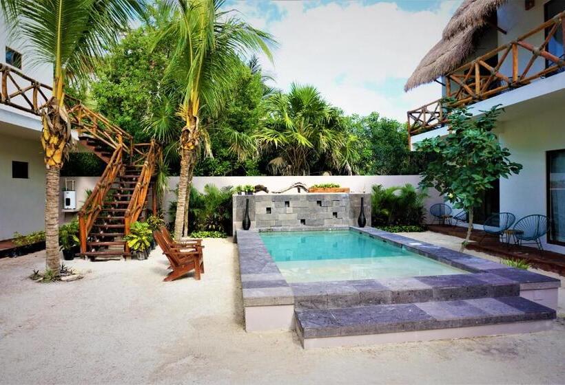 호텔 La Puerta Azul Beachfront Adults Only