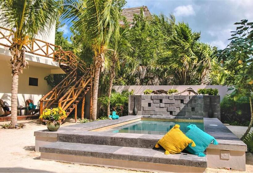 هتل La Puerta Azul Beachfront  Adults Only