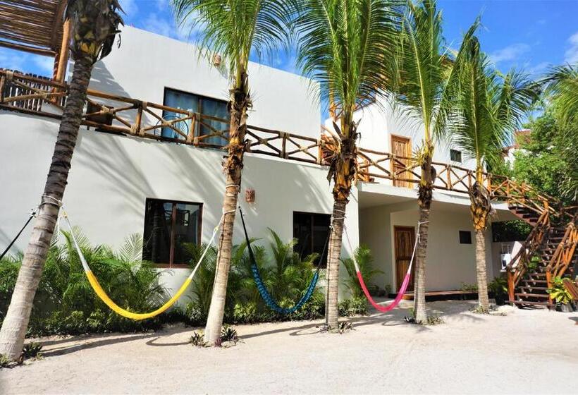 هتل La Puerta Azul Beachfront  Adults Only