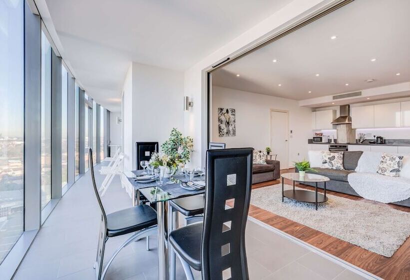 Kew Eye Apartments Kew