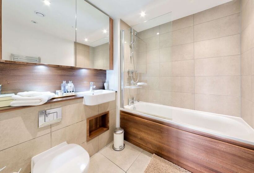 Kew Eye Apartments Kew