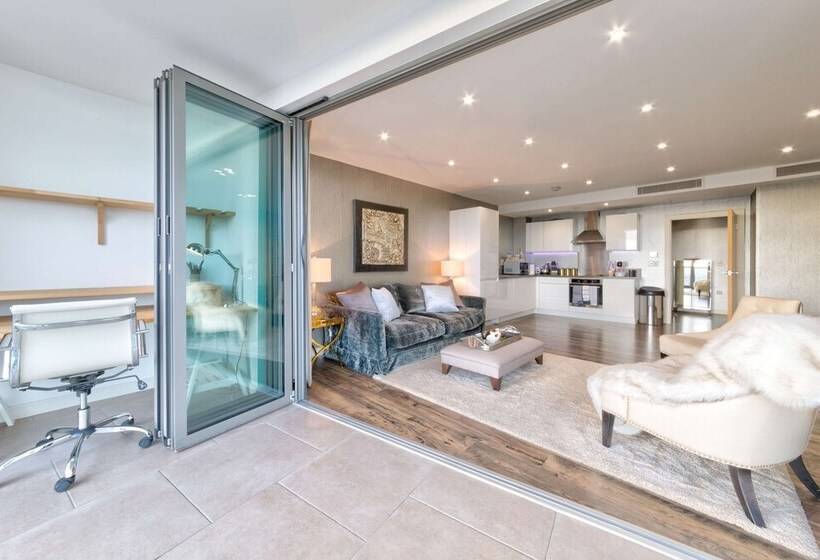 Kew Eye Apartments Kew