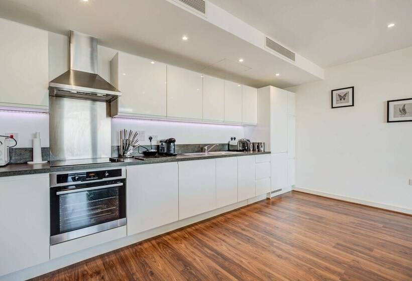 Kew Eye Apartments Kew