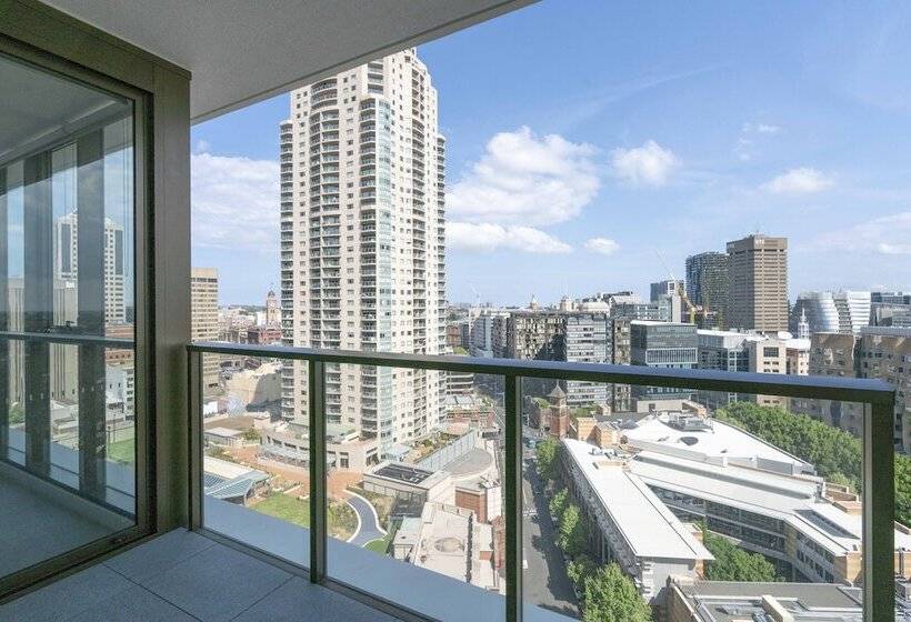 Modern Apartment In Darling Harbour