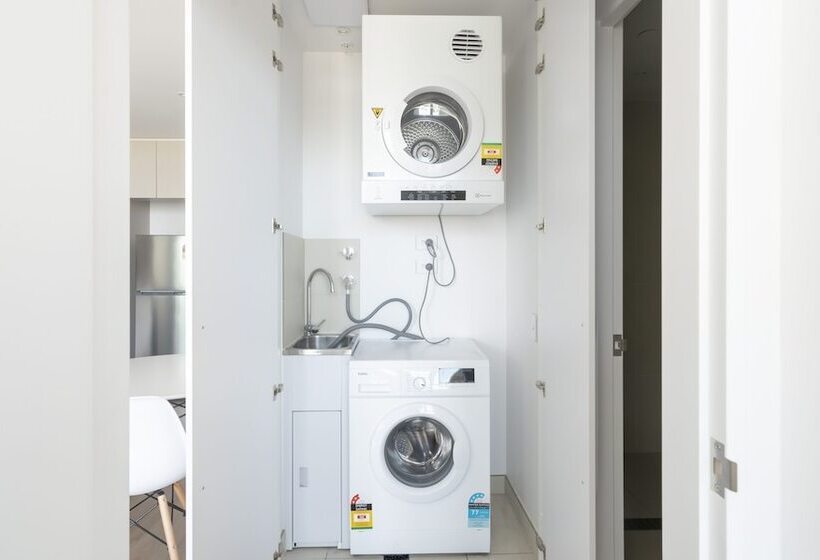 Modern Apartment In Darling Harbour