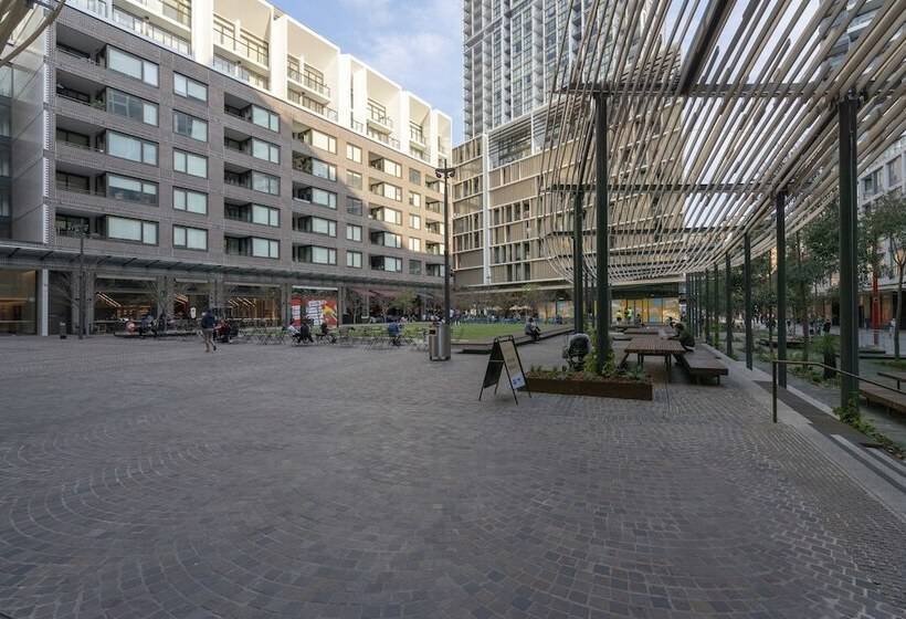 Modern Apartment In Darling Harbour