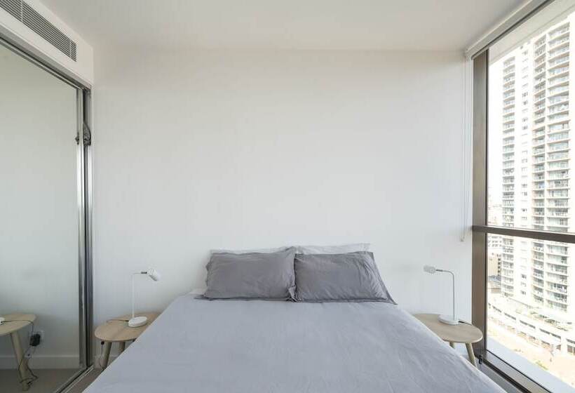 Modern Apartment In Darling Harbour