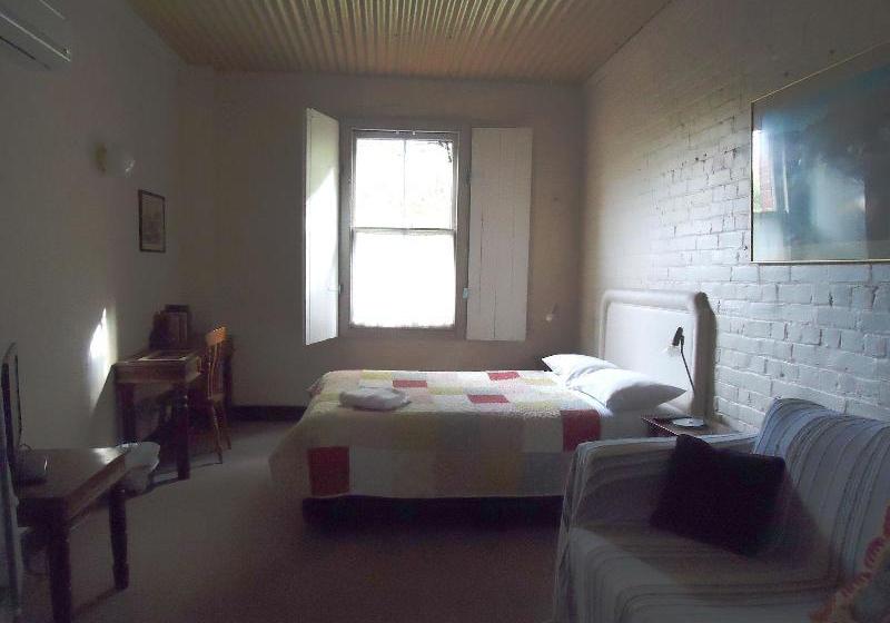 بنسيون Accommodation In An Historic Warehouse