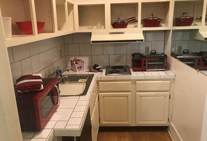 بنسيون Greenway Manor