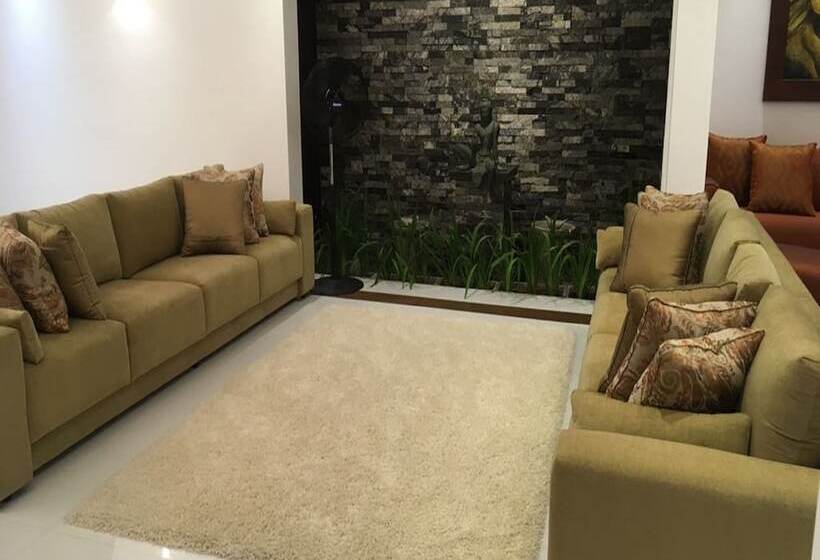 膳宿费 The Roxbury