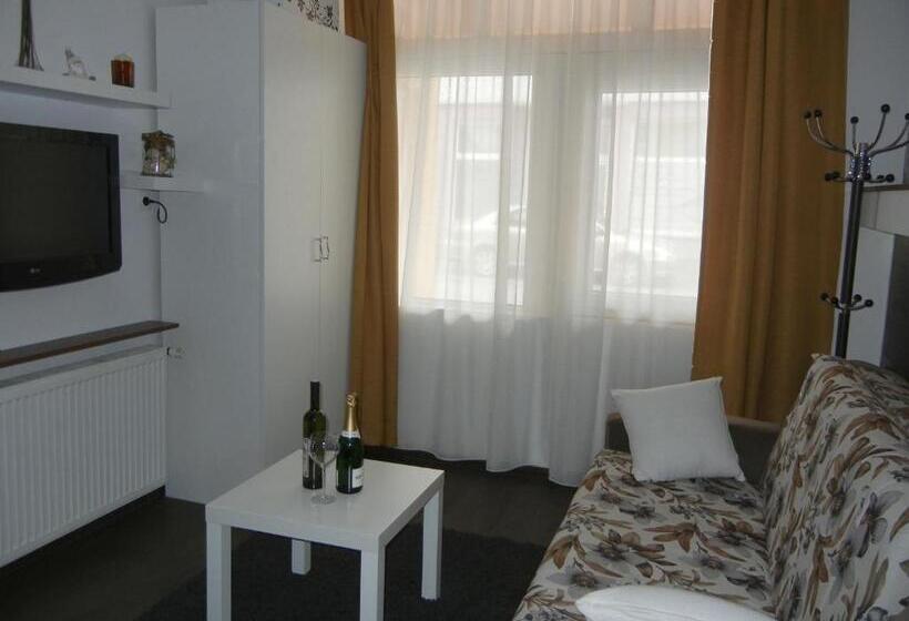 بنسيون Villa Lucia   Apartments&rooms