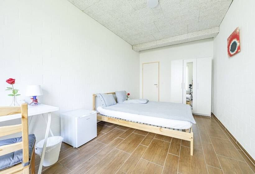 Пансион Simple Rooms Yellow Inn