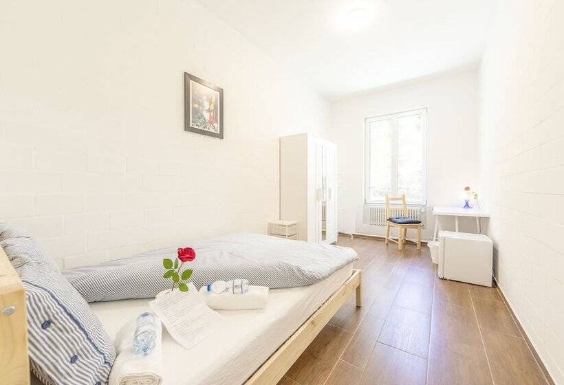 Пансион Simple Rooms Yellow Inn