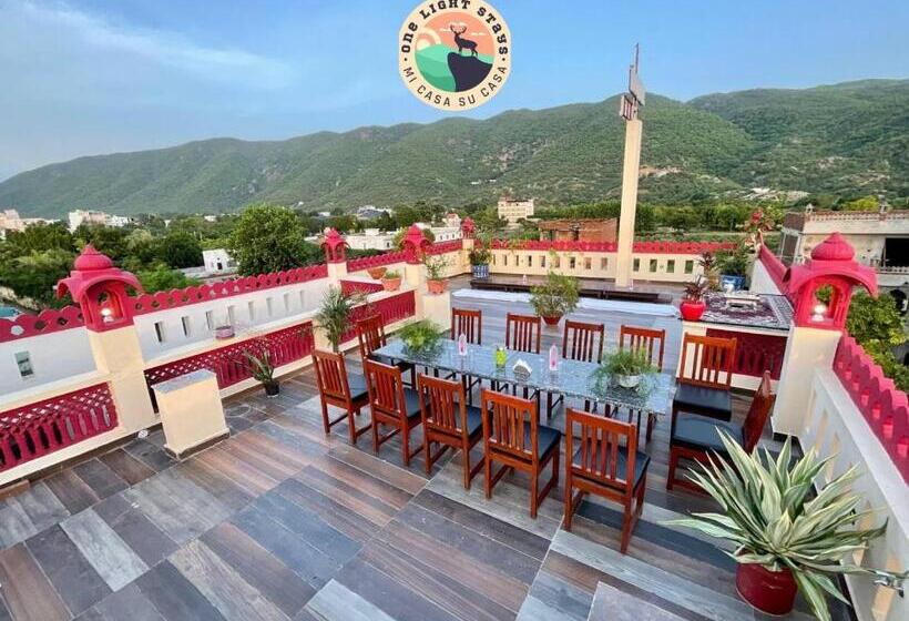 Отель Golden Bird X One Light Stays