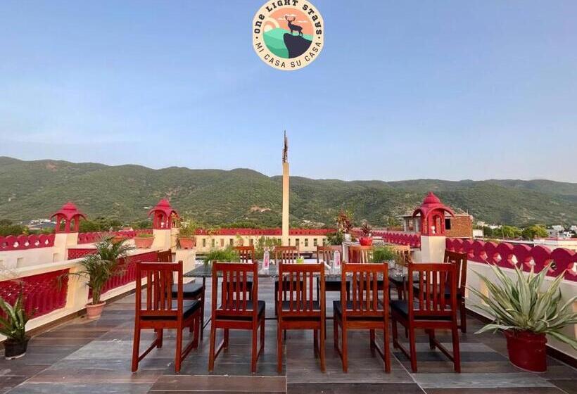 Отель Golden Bird X One Light Stays