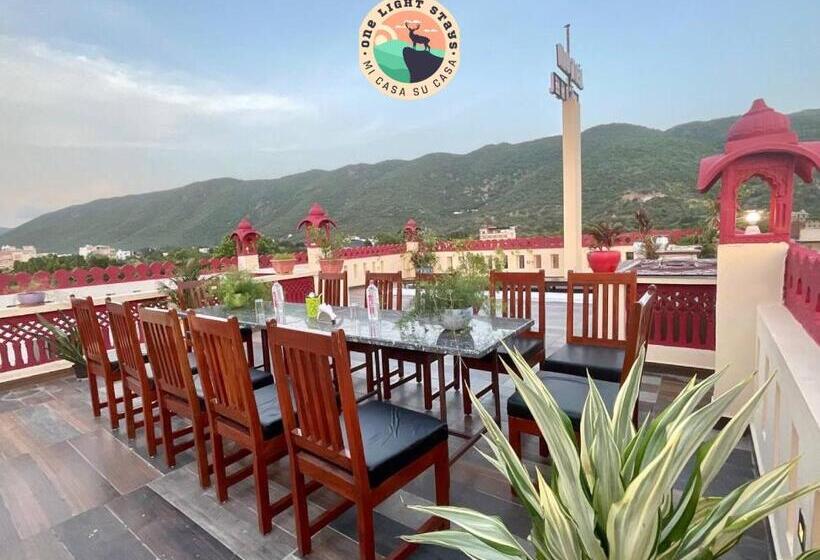 Отель Golden Bird X One Light Stays