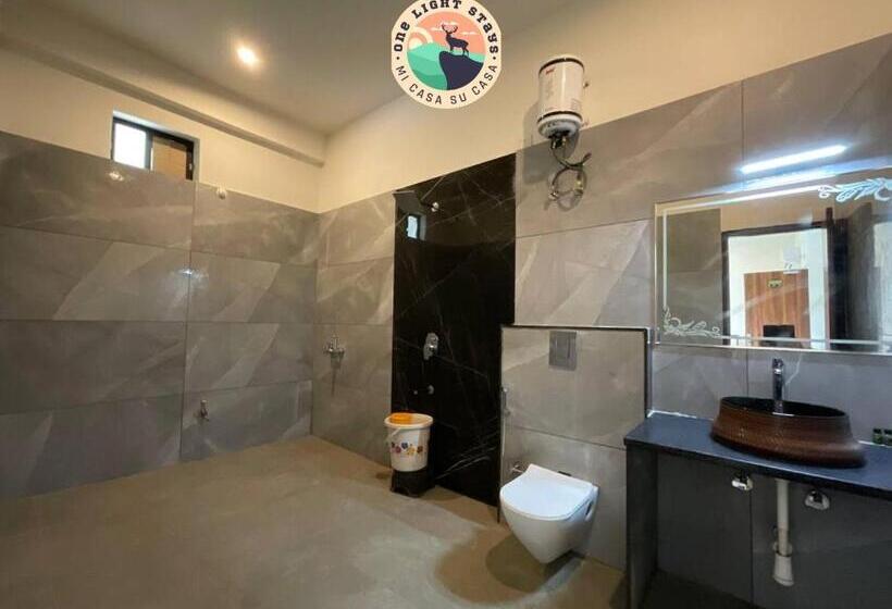 Отель Golden Bird X One Light Stays