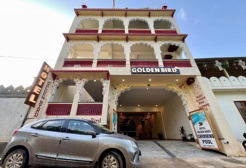 Отель Golden Bird X One Light Stays