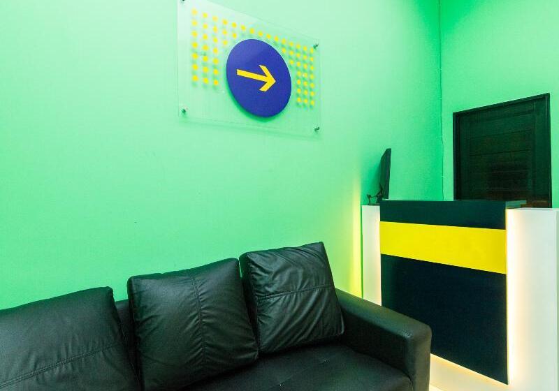 ホテル Oyo 1917 Mamora Residence