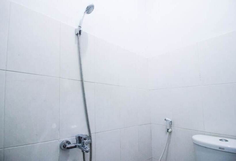 فندق Oyo 1969 Wisma Sari