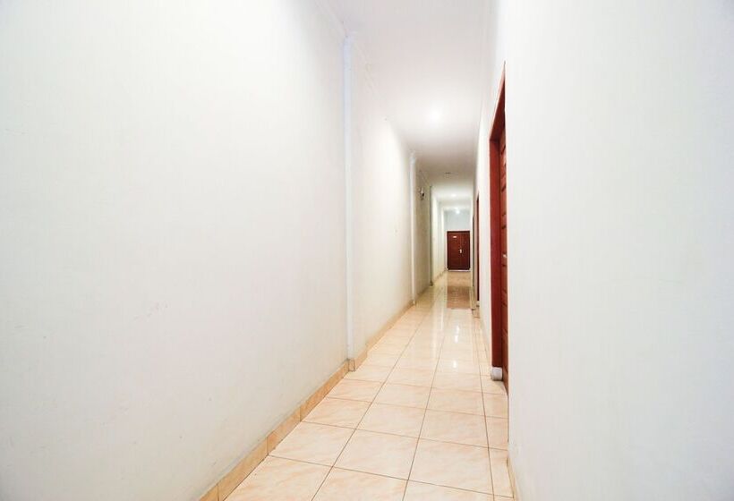 בית מלון כפרי Oyo 1969 Wisma Sari