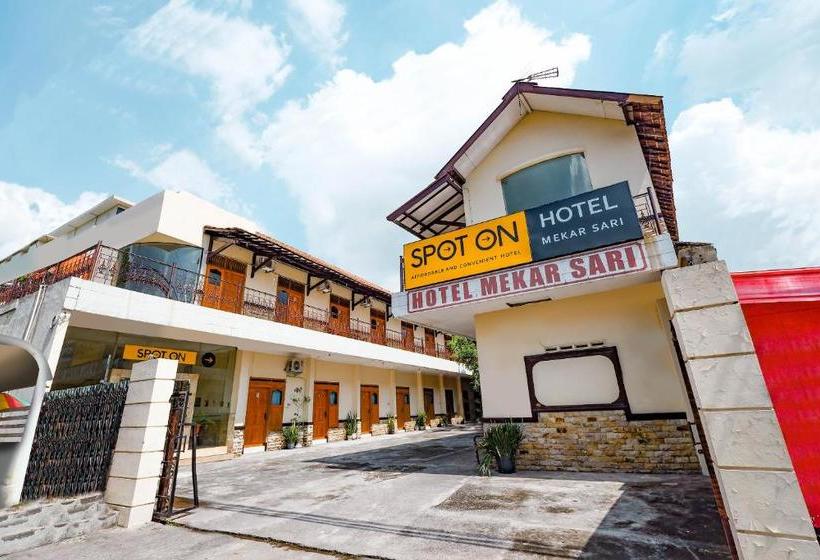 Otel Spot On 2011  Mekar Sari