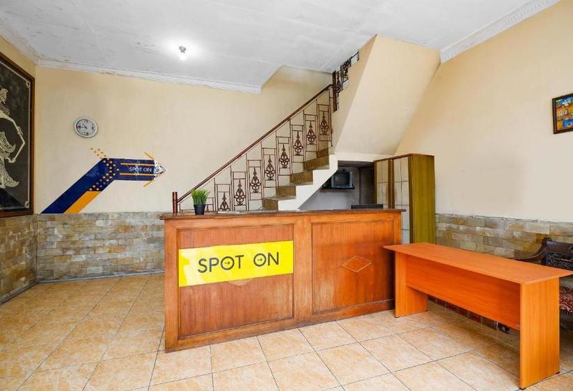 Otel Spot On 2011  Mekar Sari